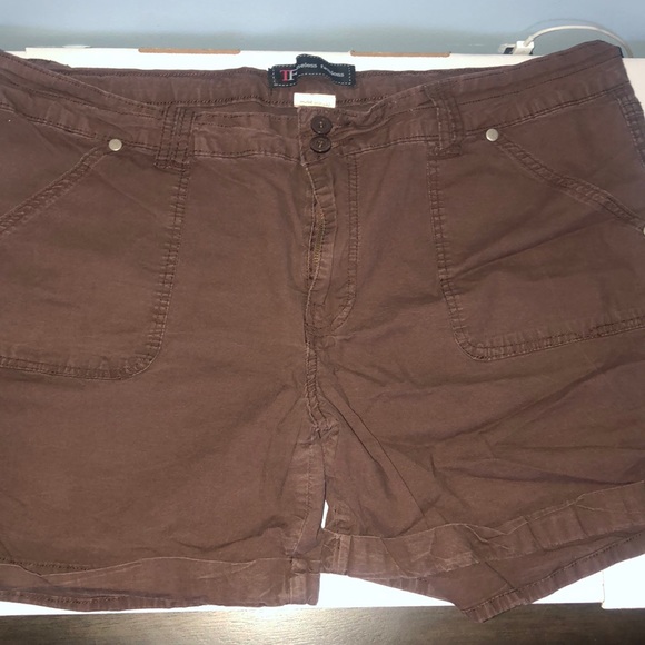 Shorts - Picture 2 of 4